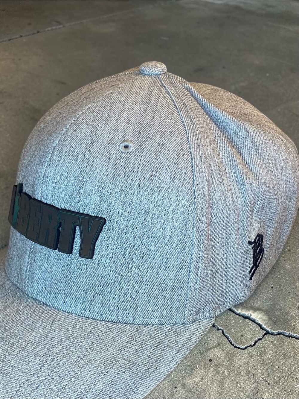 BRANDED BILLS - ‘Liberty’ Embossed Logo Grey Men's Cap